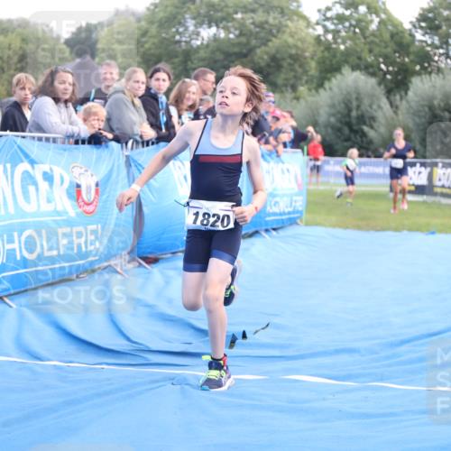 25.08.2024 - Elbe Triathlon Hamburg H.Heesch http://msf.ph/oto/6883507 25.08.2024 13:00:45 Ziel 1820 meine-sportfotos.de