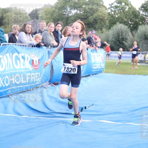 25.08.2024 - Elbe Triathlon Hamburg H.Heesch http://msf.ph/oto/6883508 25.08.2024 13:00:45 Ziel 1820 meine-sportfotos.de