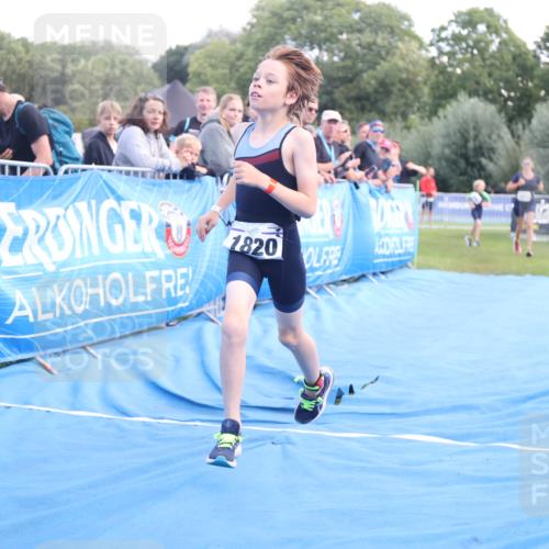 25.08.2024 - Elbe Triathlon Hamburg H.Heesch http://msf.ph/oto/6883510 25.08.2024 13:00:45 Ziel 1820 meine-sportfotos.de