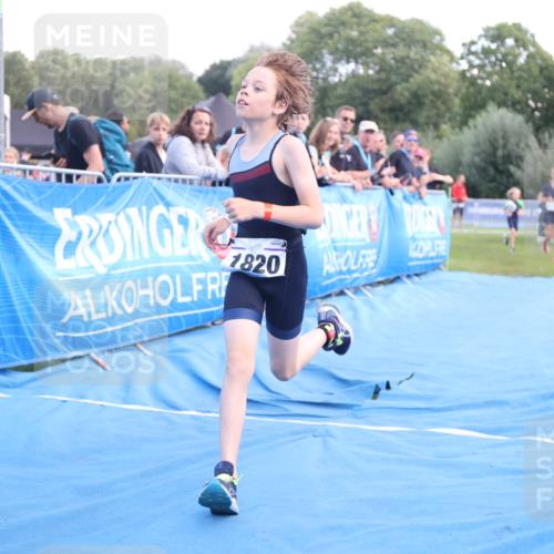 25.08.2024 - Elbe Triathlon Hamburg H.Heesch http://msf.ph/oto/6883512 25.08.2024 13:00:45 Ziel 1820 meine-sportfotos.de