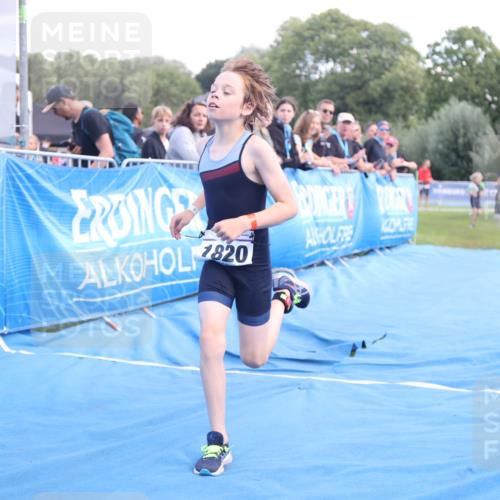 25.08.2024 - Elbe Triathlon Hamburg H.Heesch http://msf.ph/oto/6883513 25.08.2024 13:00:46 Ziel 1820 meine-sportfotos.de