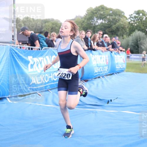 25.08.2024 - Elbe Triathlon Hamburg H.Heesch http://msf.ph/oto/6883514 25.08.2024 13:00:46 Ziel 1820 meine-sportfotos.de