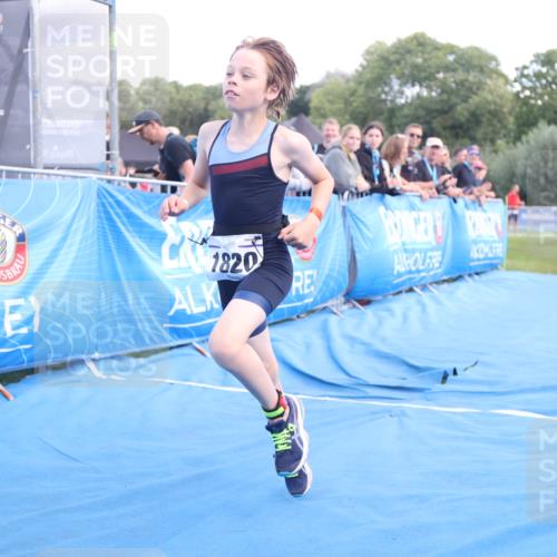 25.08.2024 - Elbe Triathlon Hamburg H.Heesch http://msf.ph/oto/6883516 25.08.2024 13:00:46 Ziel 1820 meine-sportfotos.de