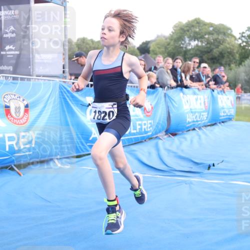 25.08.2024 - Elbe Triathlon Hamburg H.Heesch http://msf.ph/oto/6883517 25.08.2024 13:00:46 Ziel 1820 meine-sportfotos.de