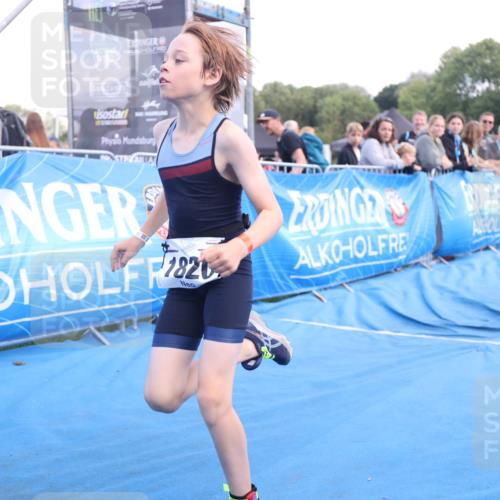 25.08.2024 - Elbe Triathlon Hamburg H.Heesch http://msf.ph/oto/6883521 25.08.2024 13:00:46 Ziel 1820 meine-sportfotos.de