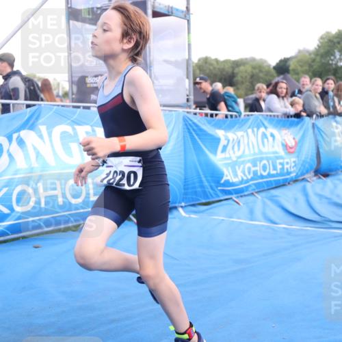 25.08.2024 - Elbe Triathlon Hamburg H.Heesch http://msf.ph/oto/6883522 25.08.2024 13:00:46 Ziel 1820 meine-sportfotos.de