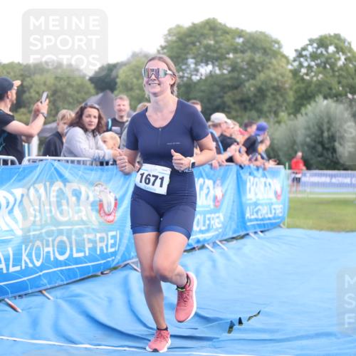 25.08.2024 - Elbe Triathlon Hamburg H.Heesch http://msf.ph/oto/6883525 25.08.2024 13:00:51 Ziel 1820, 1822 meine-sportfotos.de