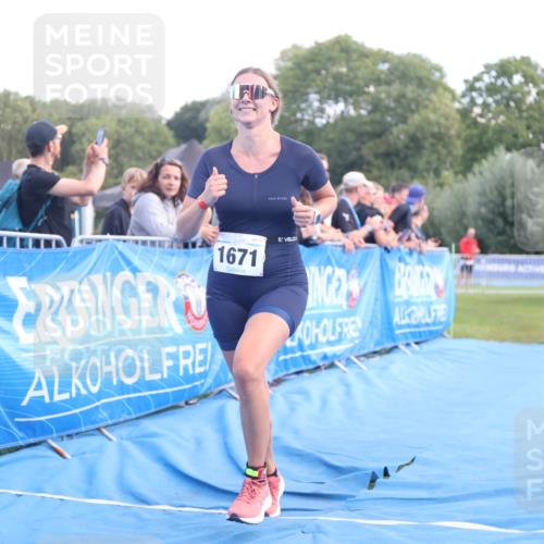 25.08.2024 - Elbe Triathlon Hamburg H.Heesch http://msf.ph/oto/6883527 25.08.2024 13:00:52 Ziel 1820, 1822 meine-sportfotos.de