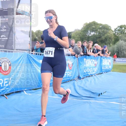 25.08.2024 - Elbe Triathlon Hamburg H.Heesch http://msf.ph/oto/6883538 25.08.2024 13:00:52 Ziel 1820, 1822 meine-sportfotos.de