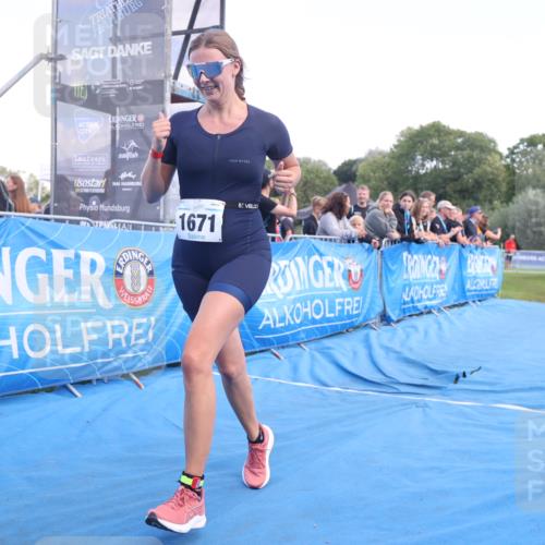 25.08.2024 - Elbe Triathlon Hamburg H.Heesch http://msf.ph/oto/6883544 25.08.2024 13:00:52 Ziel 1820, 1822 meine-sportfotos.de