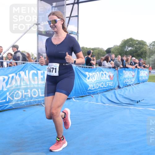 25.08.2024 - Elbe Triathlon Hamburg H.Heesch http://msf.ph/oto/6883548 25.08.2024 13:00:53 Ziel 1822 meine-sportfotos.de