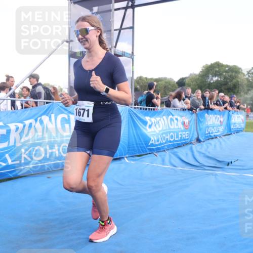 25.08.2024 - Elbe Triathlon Hamburg H.Heesch http://msf.ph/oto/6883549 25.08.2024 13:00:53 Ziel 1822 meine-sportfotos.de