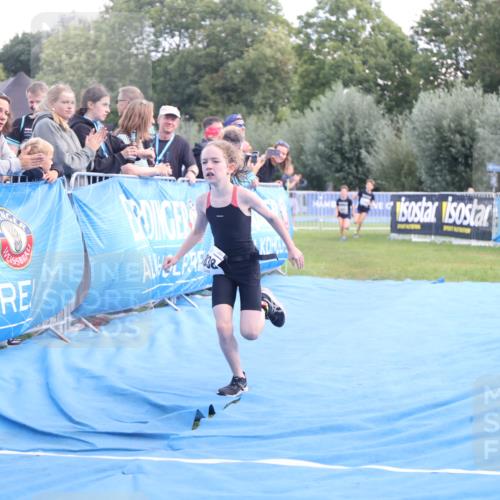 25.08.2024 - Elbe Triathlon Hamburg H.Heesch http://msf.ph/oto/6883577 25.08.2024 13:01:09 Ziel 1799, 1827, 1838 meine-sportfotos.de