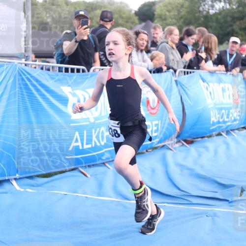 25.08.2024 - Elbe Triathlon Hamburg H.Heesch http://msf.ph/oto/6883592 25.08.2024 13:01:10 Ziel 1799, 1827, 1838, 1839 meine-sportfotos.de