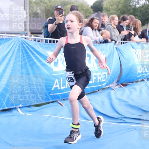 25.08.2024 - Elbe Triathlon Hamburg H.Heesch http://msf.ph/oto/6883593 25.08.2024 13:01:10 Ziel 1799, 1827, 1838, 1839 meine-sportfotos.de