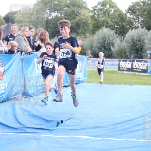 25.08.2024 - Elbe Triathlon Hamburg H.Heesch http://msf.ph/oto/6883608 25.08.2024 13:01:15 Ziel 1799, 1827, 1838, 1839 meine-sportfotos.de