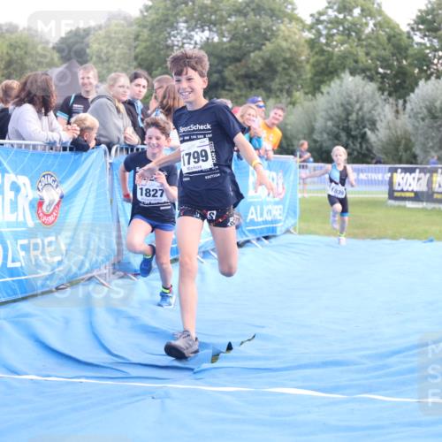 25.08.2024 - Elbe Triathlon Hamburg H.Heesch http://msf.ph/oto/6883611 25.08.2024 13:01:15 Ziel 1799, 1827, 1838, 1839 meine-sportfotos.de