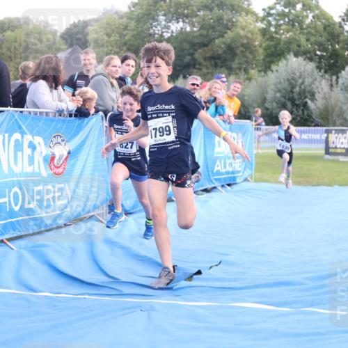 25.08.2024 - Elbe Triathlon Hamburg H.Heesch http://msf.ph/oto/6883612 25.08.2024 13:01:15 Ziel 1799, 1827, 1838, 1839 meine-sportfotos.de