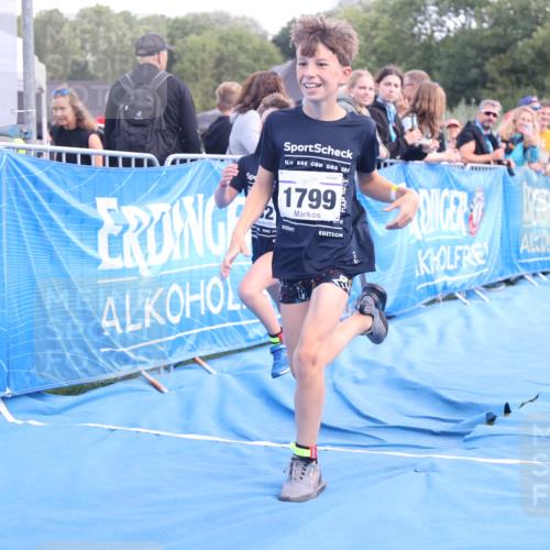 25.08.2024 - Elbe Triathlon Hamburg H.Heesch http://msf.ph/oto/6883618 25.08.2024 13:01:16 Ziel 1799, 1827, 1838, 1839 meine-sportfotos.de