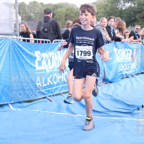 25.08.2024 - Elbe Triathlon Hamburg H.Heesch http://msf.ph/oto/6883619 25.08.2024 13:01:16 Ziel 1799, 1827, 1838, 1839 meine-sportfotos.de