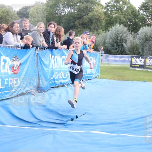 25.08.2024 - Elbe Triathlon Hamburg H.Heesch http://msf.ph/oto/6883622 25.08.2024 13:01:17 Ziel 1799, 1827, 1838, 1839 meine-sportfotos.de