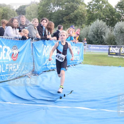 25.08.2024 - Elbe Triathlon Hamburg H.Heesch http://msf.ph/oto/6883623 25.08.2024 13:01:17 Ziel 1799, 1827, 1838, 1839 meine-sportfotos.de