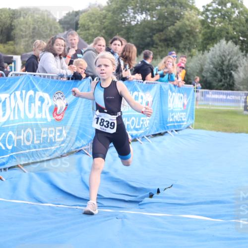 25.08.2024 - Elbe Triathlon Hamburg H.Heesch http://msf.ph/oto/6883629 25.08.2024 13:01:17 Ziel 1799, 1827, 1838, 1839 meine-sportfotos.de