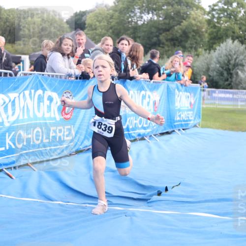 25.08.2024 - Elbe Triathlon Hamburg H.Heesch http://msf.ph/oto/6883630 25.08.2024 13:01:17 Ziel 1799, 1827, 1838, 1839 meine-sportfotos.de