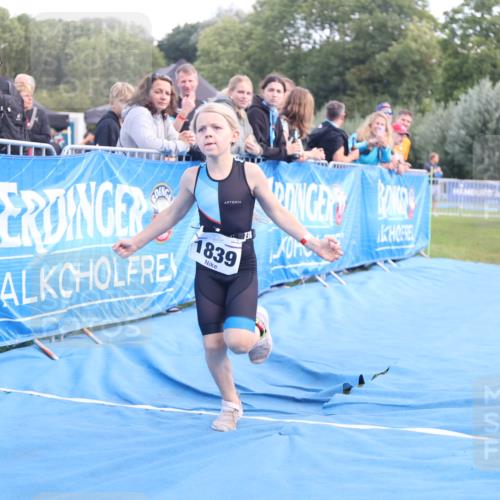 25.08.2024 - Elbe Triathlon Hamburg H.Heesch http://msf.ph/oto/6883631 25.08.2024 13:01:17 Ziel 1799, 1827, 1838, 1839 meine-sportfotos.de