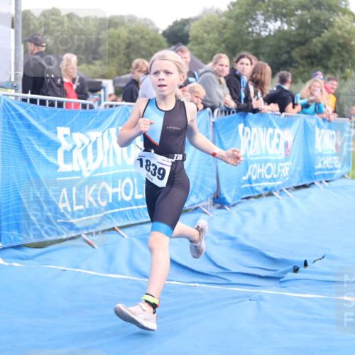 25.08.2024 - Elbe Triathlon Hamburg H.Heesch http://msf.ph/oto/6883634 25.08.2024 13:01:17 Ziel 1799, 1827, 1838, 1839 meine-sportfotos.de