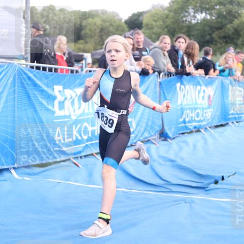 25.08.2024 - Elbe Triathlon Hamburg H.Heesch http://msf.ph/oto/6883635 25.08.2024 13:01:17 Ziel 1799, 1827, 1838, 1839 meine-sportfotos.de