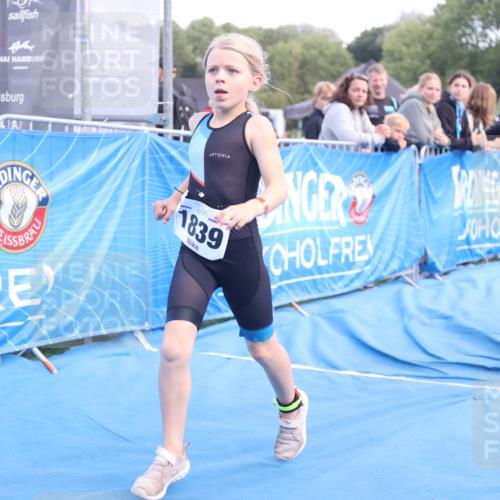 25.08.2024 - Elbe Triathlon Hamburg H.Heesch http://msf.ph/oto/6883639 25.08.2024 13:01:18 Ziel 1799, 1827, 1839 meine-sportfotos.de