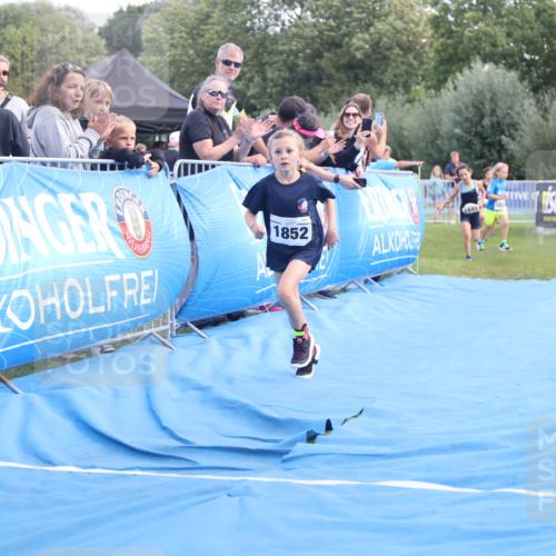25.08.2024 - Elbe Triathlon Hamburg H.Heesch http://msf.ph/oto/6883704 25.08.2024 13:03:03 Ziel 1832, 1842, 1852 meine-sportfotos.de