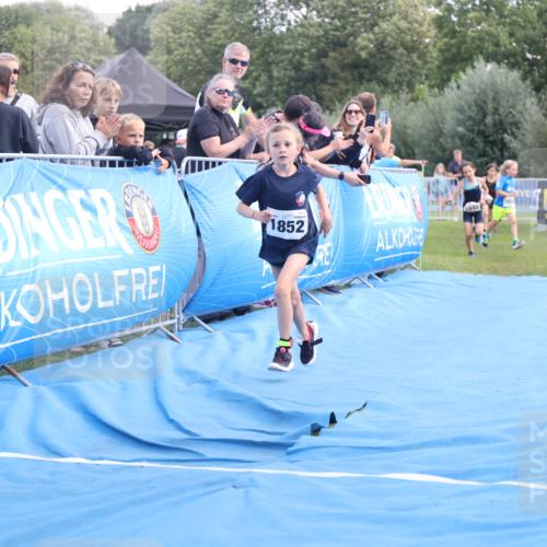 25.08.2024 - Elbe Triathlon Hamburg H.Heesch http://msf.ph/oto/6883705 25.08.2024 13:03:03 Ziel 1832, 1842, 1852 meine-sportfotos.de