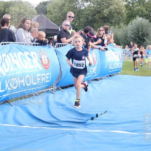 25.08.2024 - Elbe Triathlon Hamburg H.Heesch http://msf.ph/oto/6883707 25.08.2024 13:03:03 Ziel 1832, 1842, 1852 meine-sportfotos.de