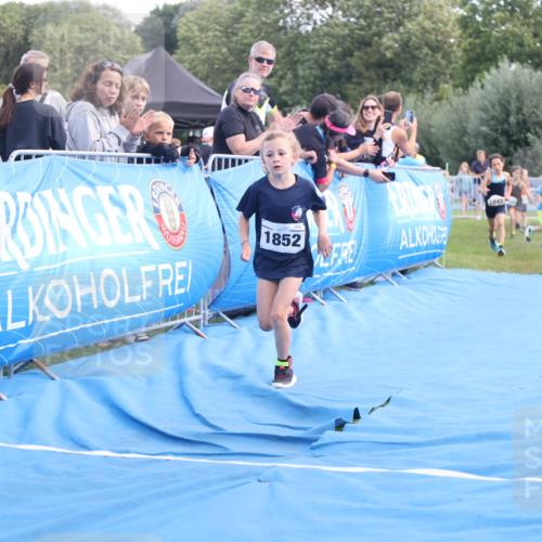 25.08.2024 - Elbe Triathlon Hamburg H.Heesch http://msf.ph/oto/6883708 25.08.2024 13:03:03 Ziel 1832, 1842, 1852 meine-sportfotos.de