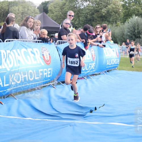 25.08.2024 - Elbe Triathlon Hamburg H.Heesch http://msf.ph/oto/6883709 25.08.2024 13:03:03 Ziel 1832, 1842, 1852 meine-sportfotos.de