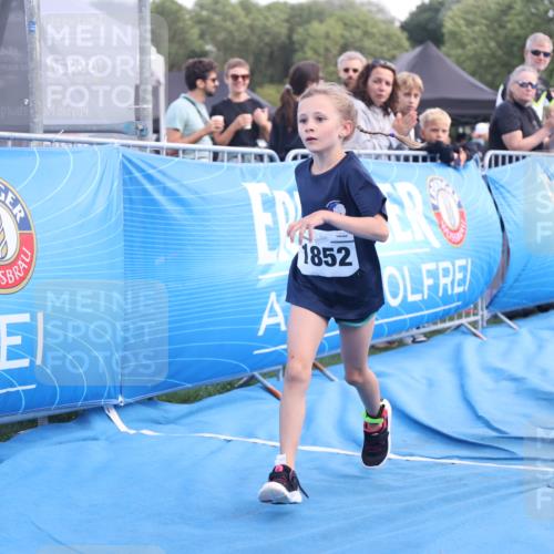 25.08.2024 - Elbe Triathlon Hamburg H.Heesch http://msf.ph/oto/6883721 25.08.2024 13:03:04 Ziel 1832, 1837, 1842, 1852 meine-sportfotos.de