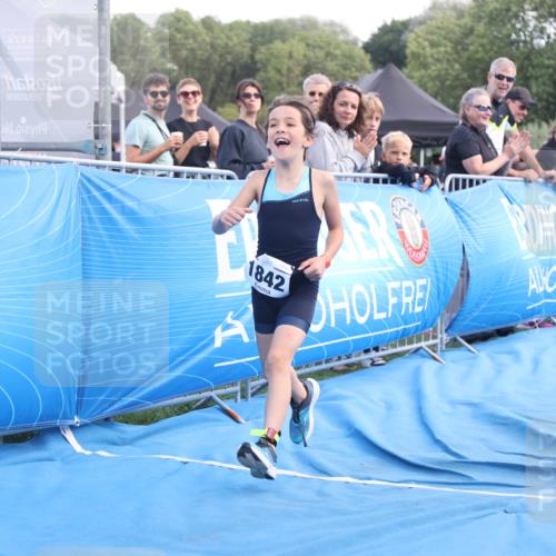 25.08.2024 - Elbe Triathlon Hamburg H.Heesch http://msf.ph/oto/6883733 25.08.2024 13:03:07 Ziel 1832, 1837, 1842, 1852 meine-sportfotos.de