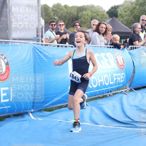 25.08.2024 - Elbe Triathlon Hamburg H.Heesch http://msf.ph/oto/6883735 25.08.2024 13:03:07 Ziel 1832, 1837, 1842, 1852 meine-sportfotos.de