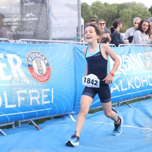 25.08.2024 - Elbe Triathlon Hamburg H.Heesch http://msf.ph/oto/6883741 25.08.2024 13:03:07 Ziel 1832, 1837, 1842, 1852 meine-sportfotos.de