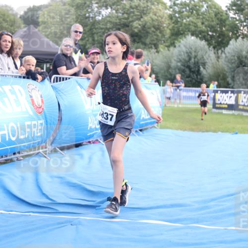 25.08.2024 - Elbe Triathlon Hamburg H.Heesch http://msf.ph/oto/6883757 25.08.2024 13:03:12 Ziel 1824, 1832, 1837, 1842 meine-sportfotos.de