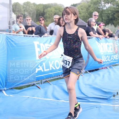 25.08.2024 - Elbe Triathlon Hamburg H.Heesch http://msf.ph/oto/6883771 25.08.2024 13:03:12 Ziel 1824, 1832, 1837, 1842 meine-sportfotos.de