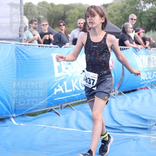 25.08.2024 - Elbe Triathlon Hamburg H.Heesch http://msf.ph/oto/6883772 25.08.2024 13:03:12 Ziel 1824, 1832, 1837, 1842 meine-sportfotos.de