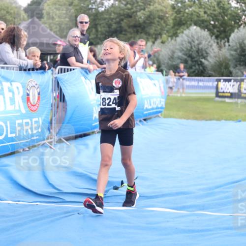 25.08.2024 - Elbe Triathlon Hamburg H.Heesch http://msf.ph/oto/6883781 25.08.2024 13:03:20 Ziel 1824 meine-sportfotos.de