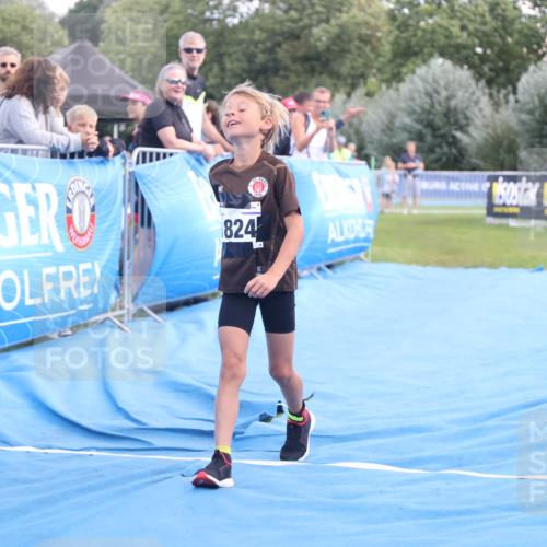 25.08.2024 - Elbe Triathlon Hamburg H.Heesch http://msf.ph/oto/6883782 25.08.2024 13:03:20 Ziel 1824 meine-sportfotos.de