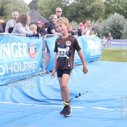 25.08.2024 - Elbe Triathlon Hamburg H.Heesch http://msf.ph/oto/6883787 25.08.2024 13:03:20 Ziel 1824 meine-sportfotos.de