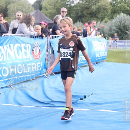 25.08.2024 - Elbe Triathlon Hamburg H.Heesch http://msf.ph/oto/6883788 25.08.2024 13:03:20 Ziel 1824 meine-sportfotos.de
