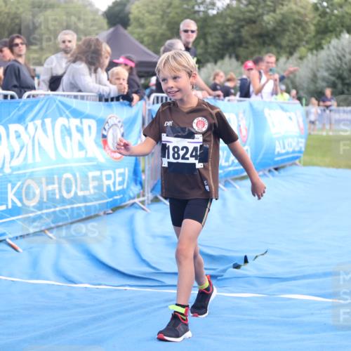 25.08.2024 - Elbe Triathlon Hamburg H.Heesch http://msf.ph/oto/6883791 25.08.2024 13:03:20 Ziel 1824 meine-sportfotos.de