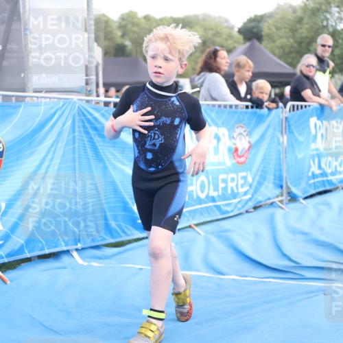 25.08.2024 - Elbe Triathlon Hamburg H.Heesch http://msf.ph/oto/6883808 25.08.2024 13:03:44 Ziel 1844, 1854 meine-sportfotos.de